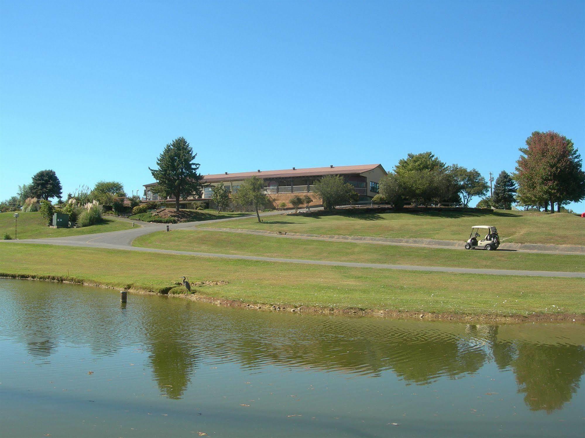 Baneberry Golf And Resort Exterior photo